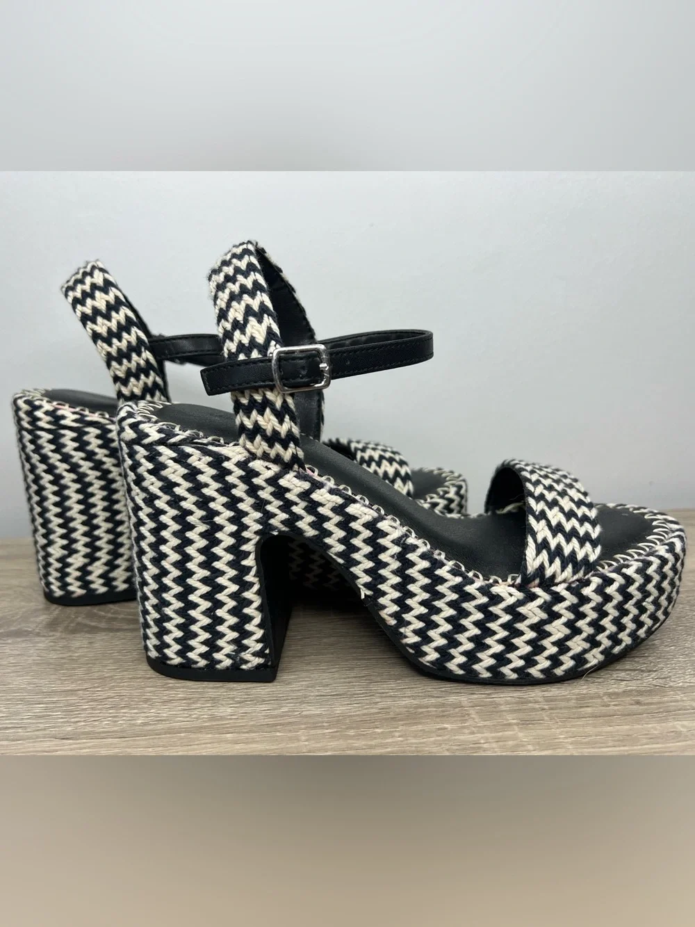 Black & White Woven Platform Block Heel Sandals Size 6.5 Ankle Strap Chevron